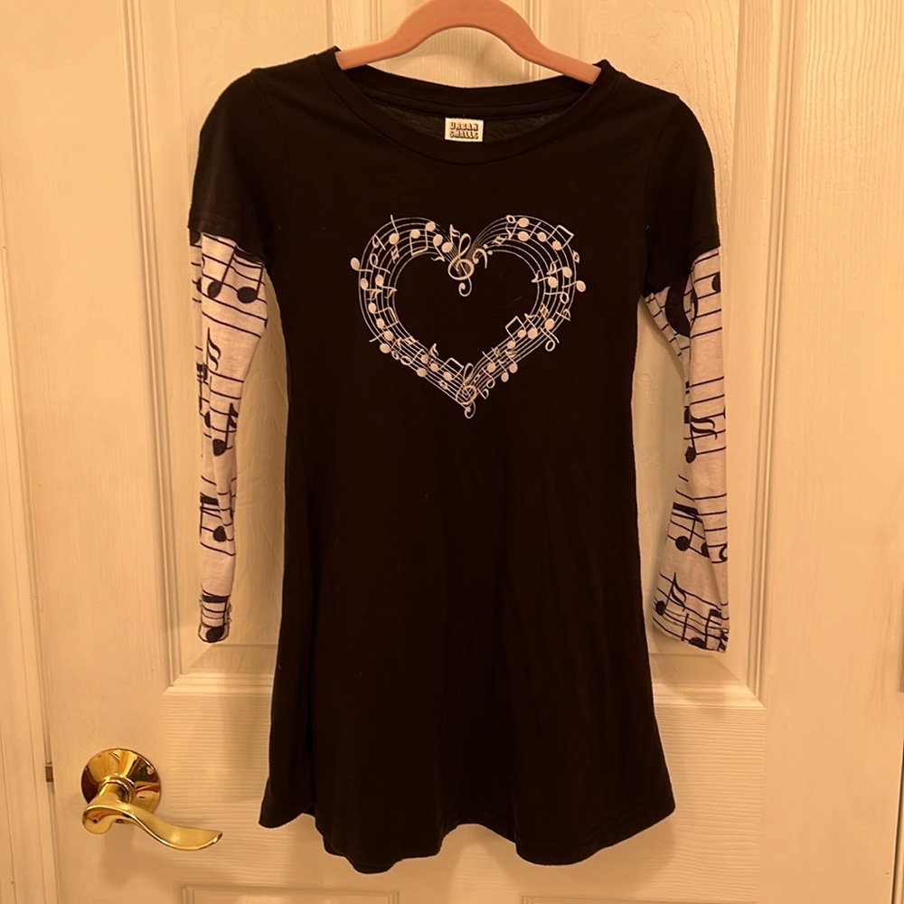 Urban Smalls music dress size 6T